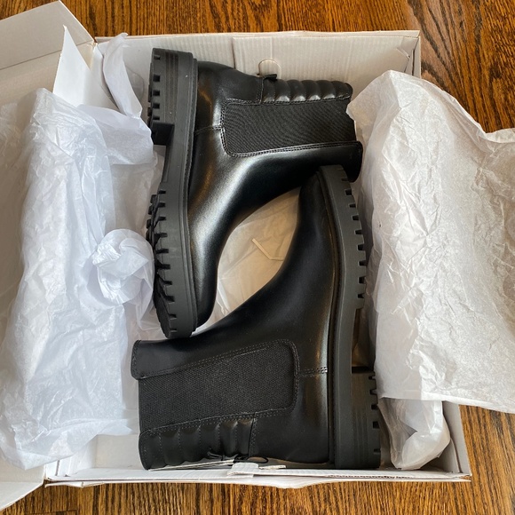 *NWT* Chelsea Boots - Black - Sz 6 - Picture 11 of 13